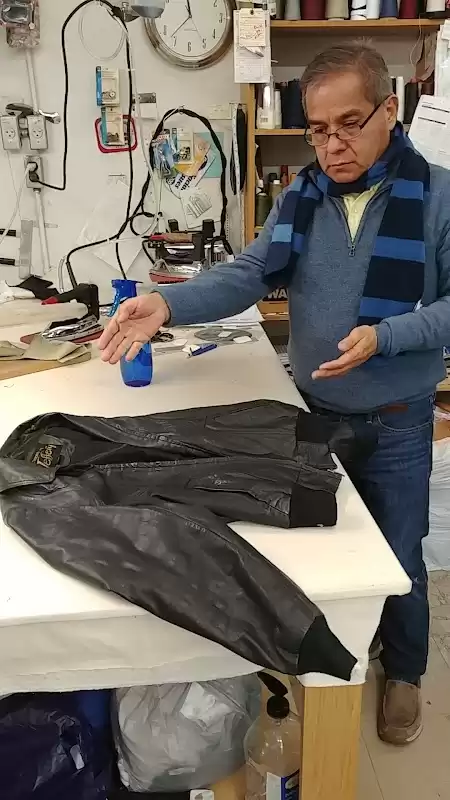 Izzy's Tailor Shop | Foto: Isaias Alvarez