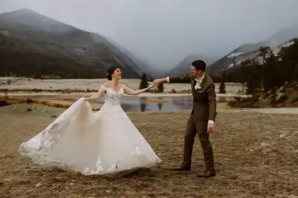 LA street threads — Tiendas de Vestidos de Novia en Los Álamos, NM