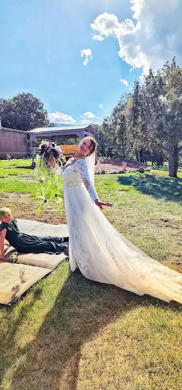 Shelley's Formalwear and Alterations — Tiendas de Vestidos de Novia en Nogal, NM