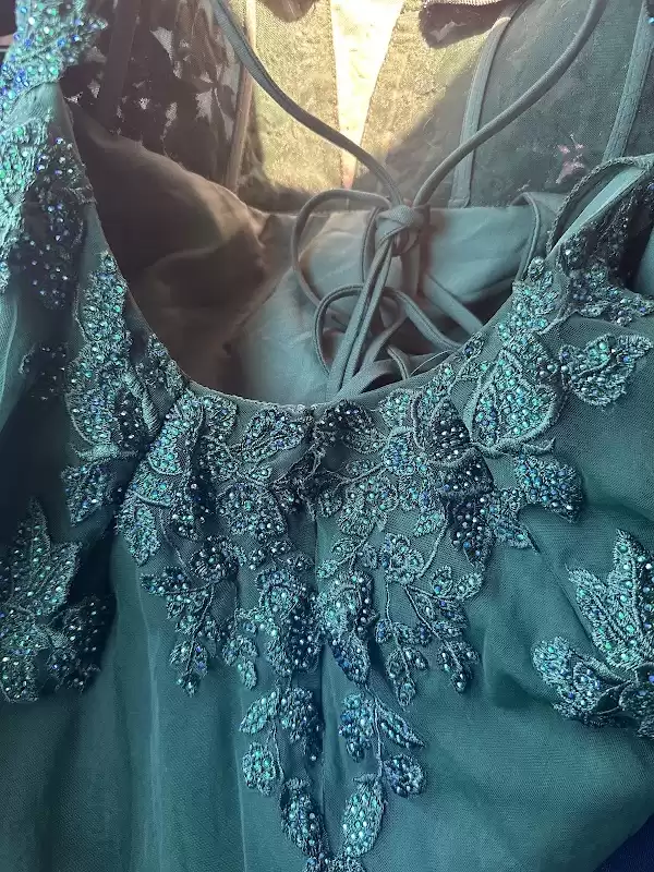 Laura's Alterations | Foto: Aj L