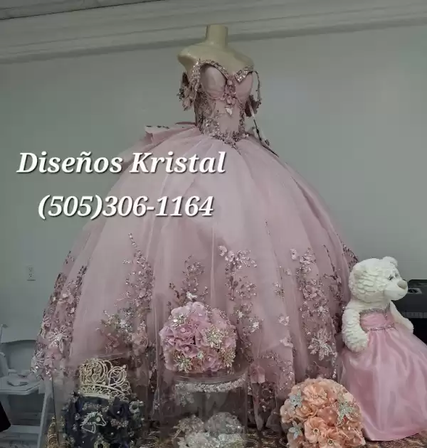 Diseños Kristal Vestidos de Quinciañeras y Novias | Foto: Diseños Kristal Vestidos de Quinciañeras y Novias