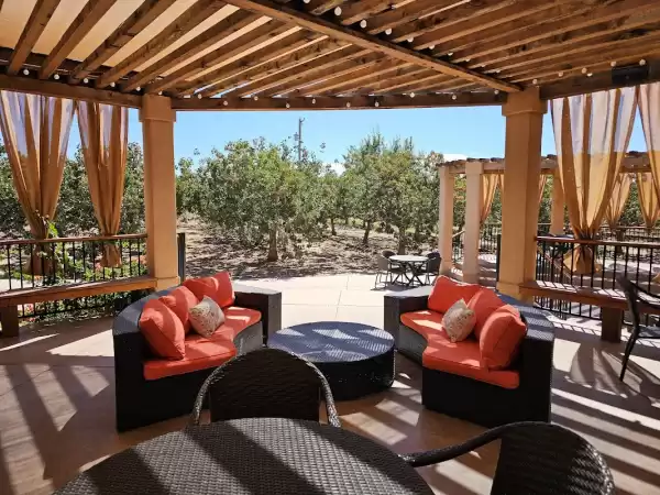 Heart of the Desert Pistachios & Wine | Foto: Jess DiBlasi