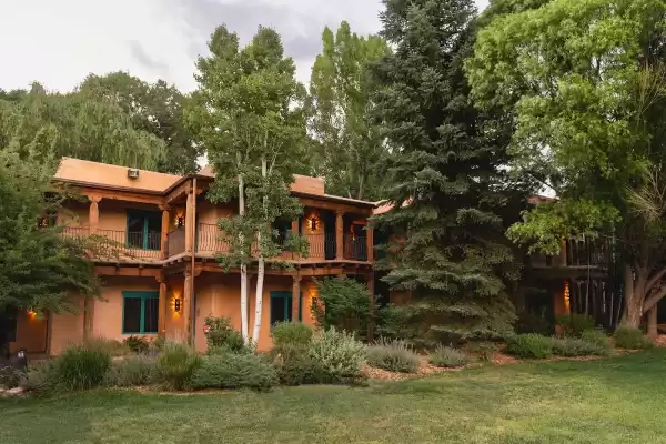 El Monte Sagrado — Lugares para Bodas en Taos, NM